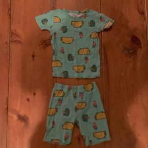 Carter’s size 8 taco pajama set